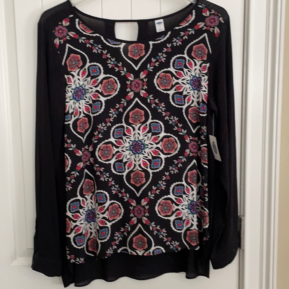 Old Navy black and floral top. Size L
